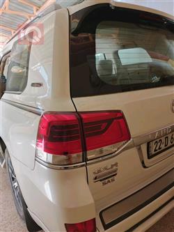 تۆیۆتا لاند کروزەر